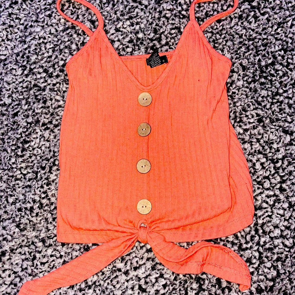 Cute crop top!